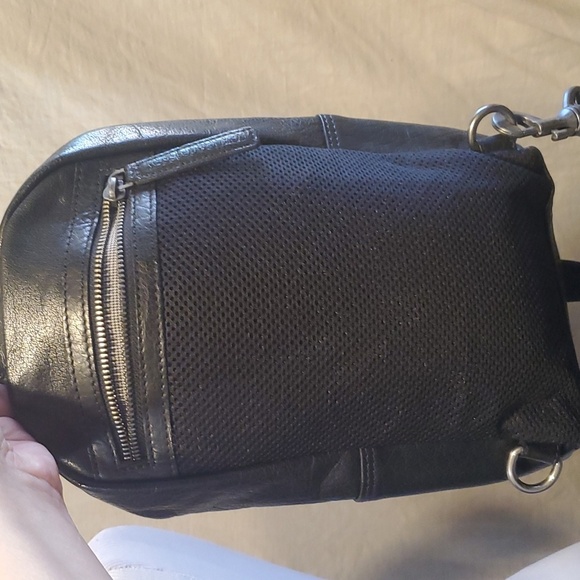 Spikes & Sparrow Black Leather Shoulder Sling Bag - Picture 6 of 7